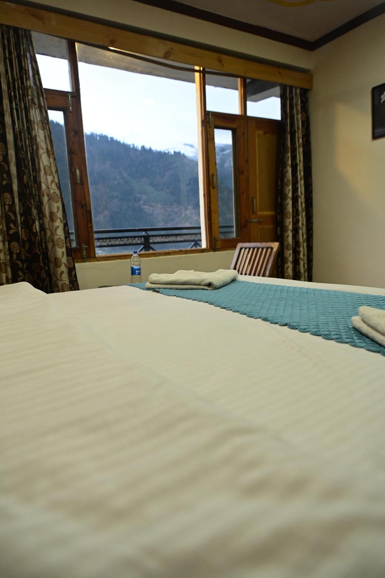 Krishana Cottage A Pure Veg !!!300 M From Hadimba Temple!!!Balcony Rooms!!!Veg Restaurant!!!Couple Friendly!!!Family Cottage!!! Manali  Exterior photo
