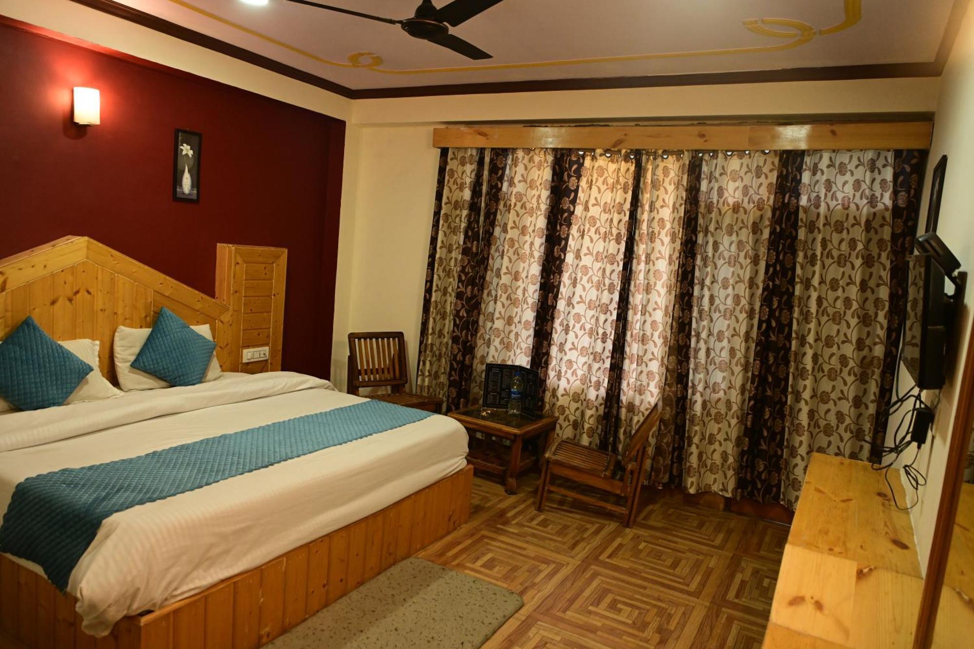 Krishana Cottage A Pure Veg !!!300 M From Hadimba Temple!!!Balcony Rooms!!!Veg Restaurant!!!Couple Friendly!!!Family Cottage!!! Manali  Exterior photo