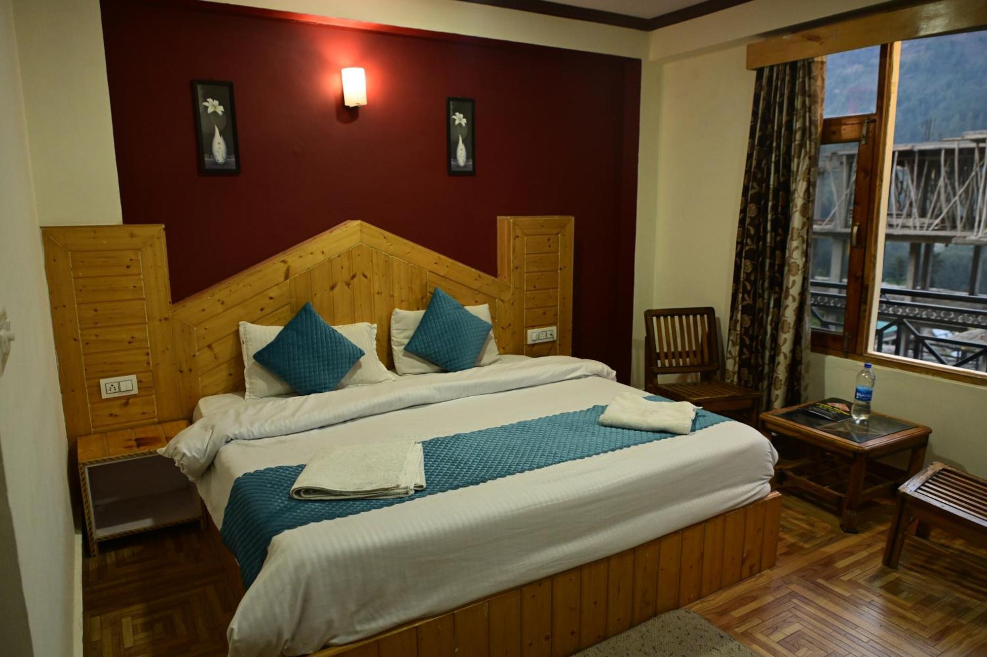 Krishana Cottage A Pure Veg !!!300 M From Hadimba Temple!!!Balcony Rooms!!!Veg Restaurant!!!Couple Friendly!!!Family Cottage!!! Manali  Exterior photo
