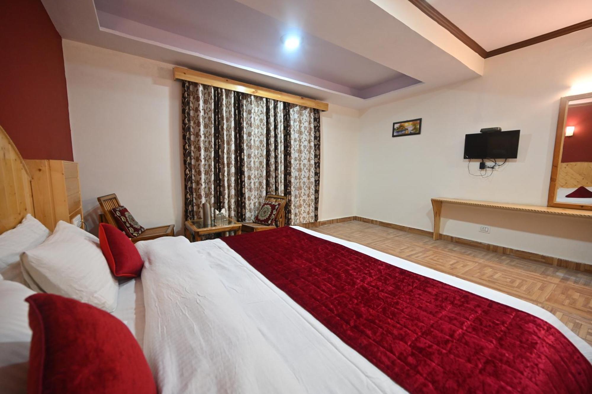 Krishana Cottage A Pure Veg !!!300 M From Hadimba Temple!!!Balcony Rooms!!!Veg Restaurant!!!Couple Friendly!!!Family Cottage!!! Manali  Exterior photo