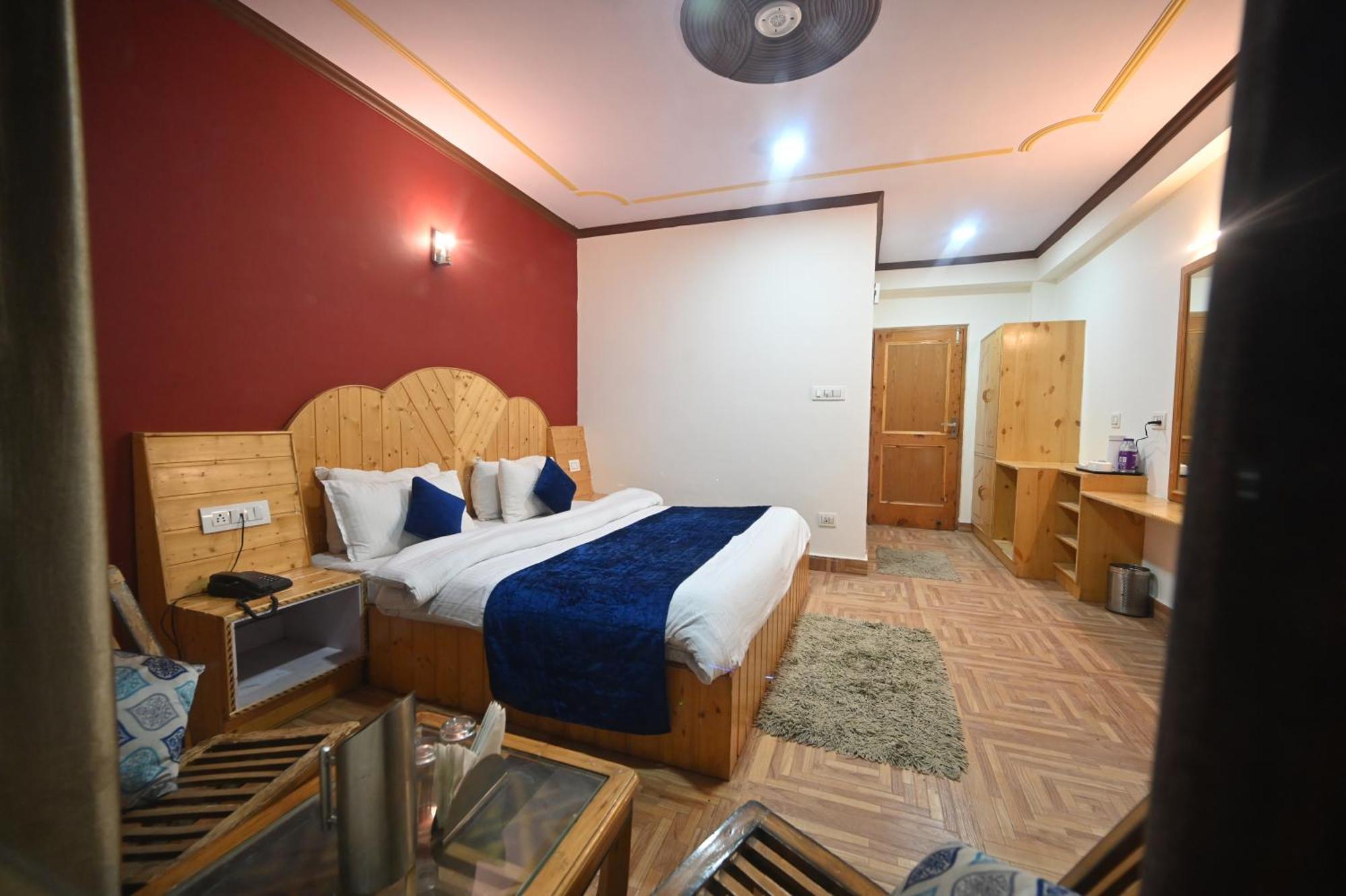 Krishana Cottage A Pure Veg !!!300 M From Hadimba Temple!!!Balcony Rooms!!!Veg Restaurant!!!Couple Friendly!!!Family Cottage!!! Manali  Exterior photo