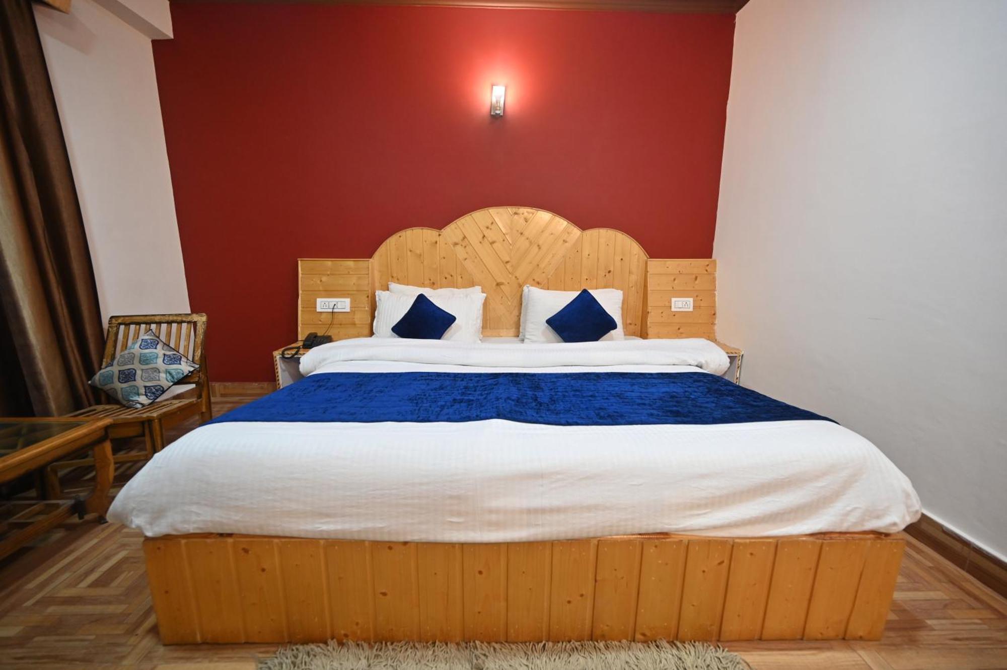 Krishana Cottage A Pure Veg !!!300 M From Hadimba Temple!!!Balcony Rooms!!!Veg Restaurant!!!Couple Friendly!!!Family Cottage!!! Manali  Exterior photo