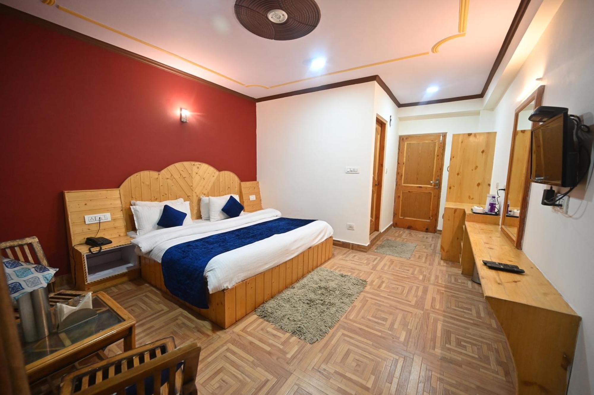 Krishana Cottage A Pure Veg !!!300 M From Hadimba Temple!!!Balcony Rooms!!!Veg Restaurant!!!Couple Friendly!!!Family Cottage!!! Manali  Exterior photo