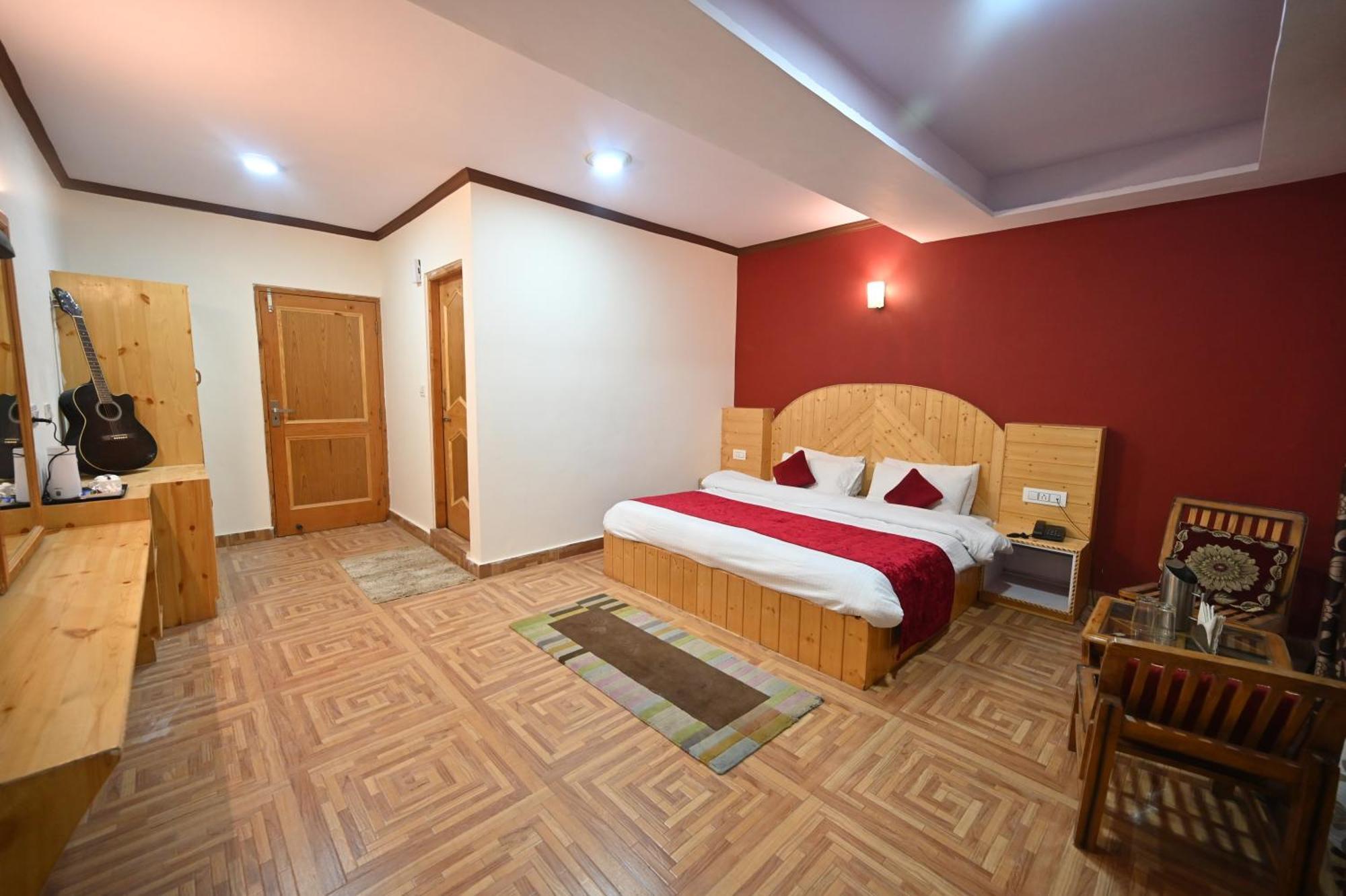 Krishana Cottage A Pure Veg !!!300 M From Hadimba Temple!!!Balcony Rooms!!!Veg Restaurant!!!Couple Friendly!!!Family Cottage!!! Manali  Exterior photo
