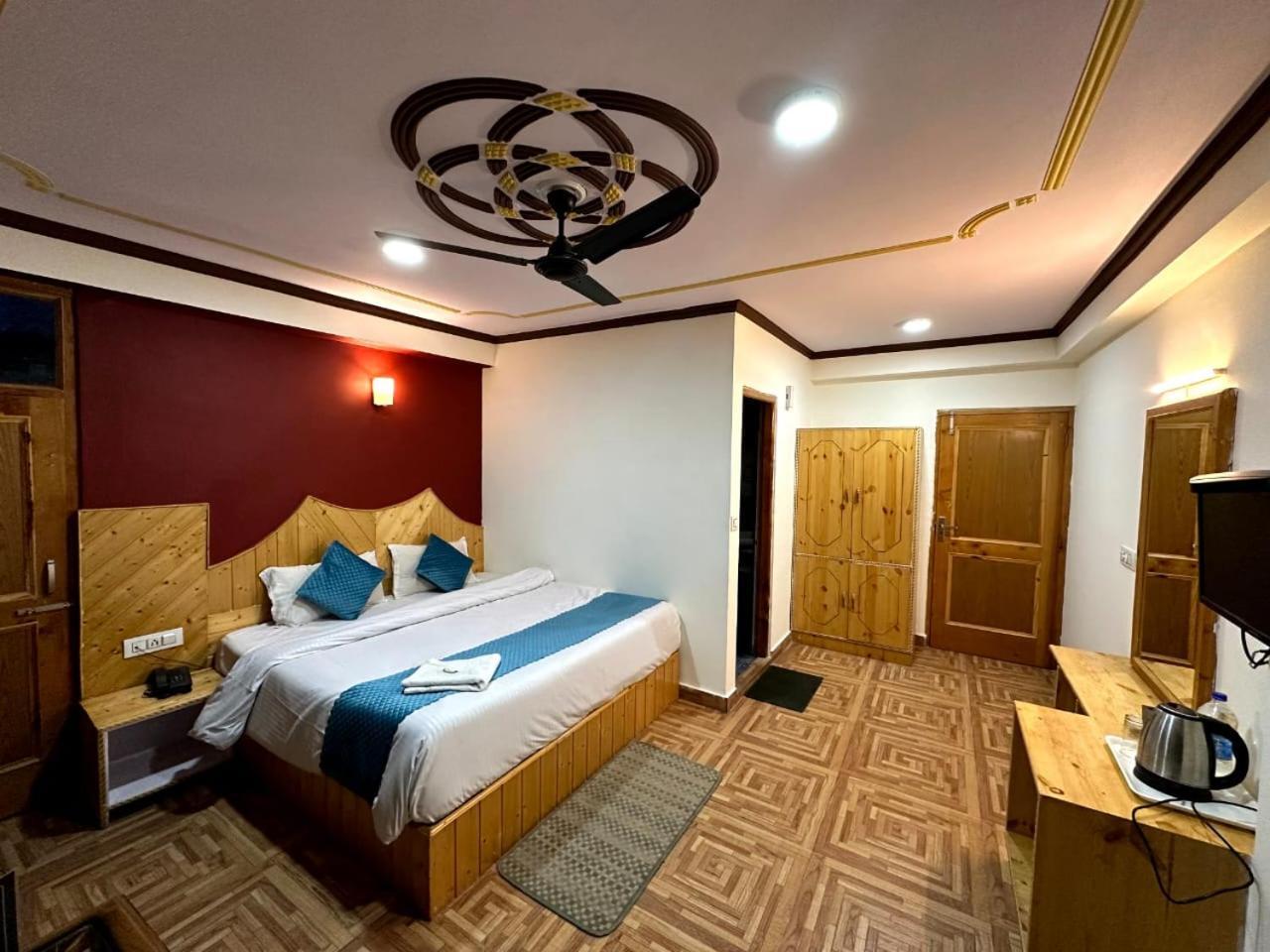Krishana Cottage A Pure Veg !!!300 M From Hadimba Temple!!!Balcony Rooms!!!Veg Restaurant!!!Couple Friendly!!!Family Cottage!!! Manali  Exterior photo