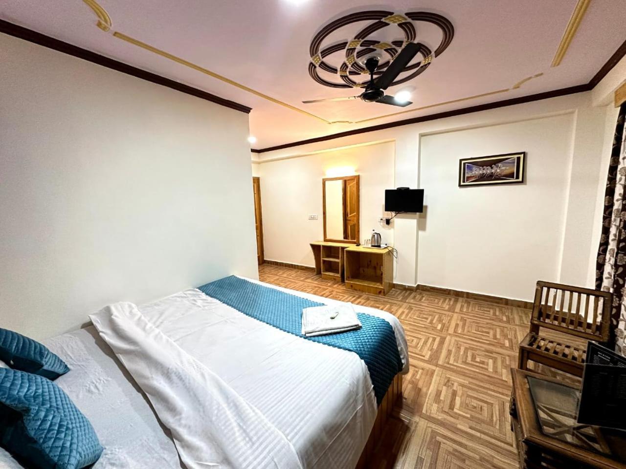 Krishana Cottage A Pure Veg !!!300 M From Hadimba Temple!!!Balcony Rooms!!!Veg Restaurant!!!Couple Friendly!!!Family Cottage!!! Manali  Exterior photo
